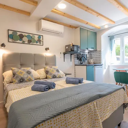 Old Town & Ela Place 3*