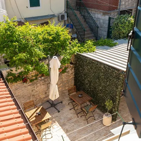 Old Town & Ela Place