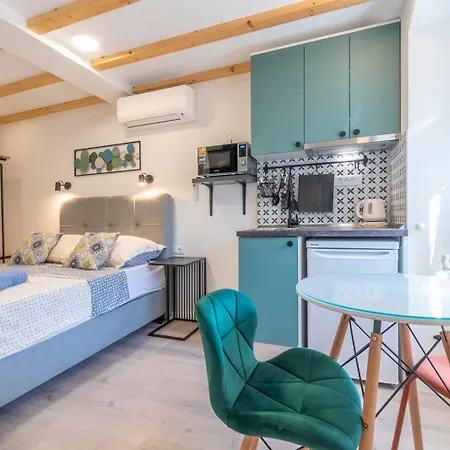 Old Town & Ela Place 3*