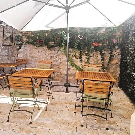 Old Town & Ela Place