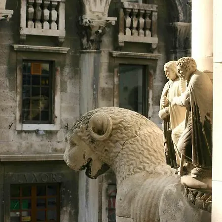 Old Town & Ela Place 3* スプリト