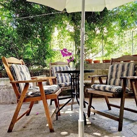 Гостьовий будинок Old Town & Ela Place