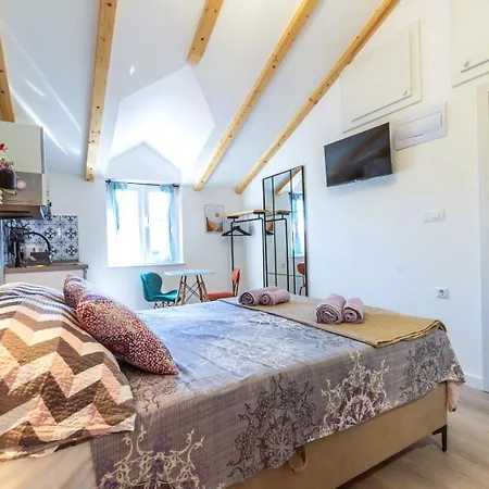 Guest house Old Town & Ela Place