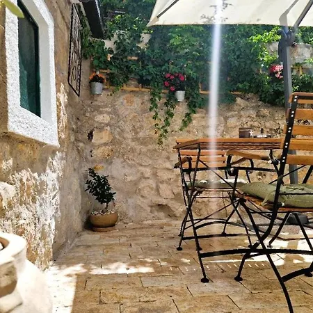 Old Town & Ela Place Guest house