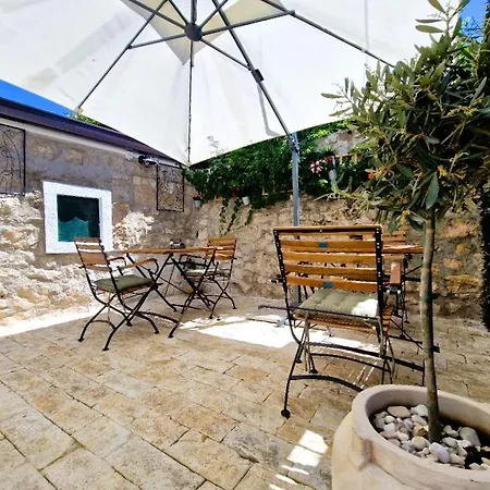 Guest house Old Town & Ela Place