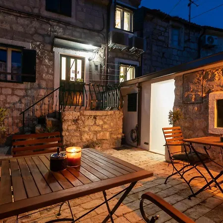 Old Town & Ela Place