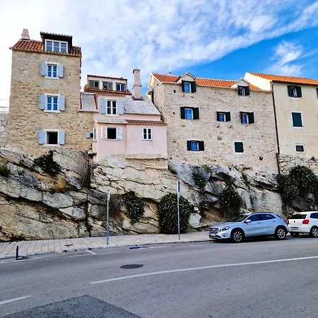 Old Town & Ela Place