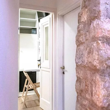 Old Town & Ela Place سبليت