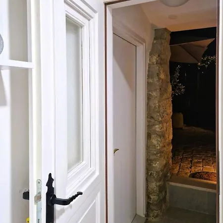 بيت ضيافة Old Town & Ela Place