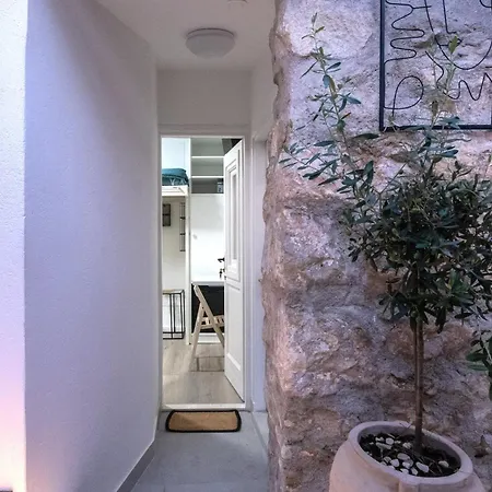 بيت ضيافة Old Town & Ela Place سبليت