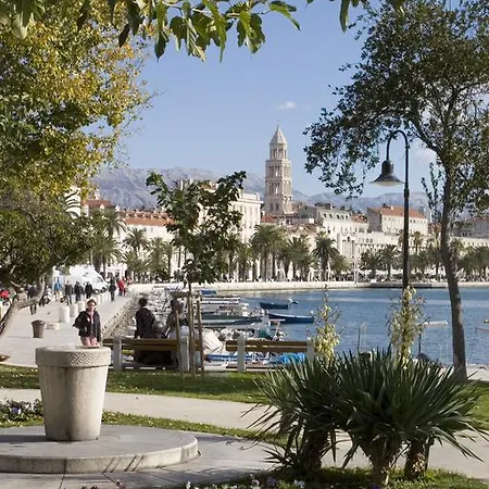 Old Town & Ela Place بيت ضيافة سبليت